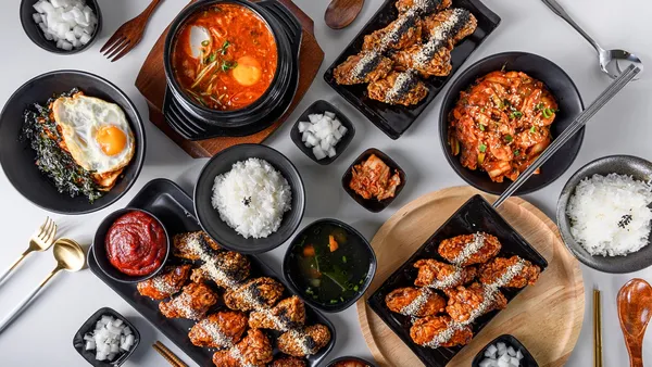 Korean Dining Taboos to Avoid  